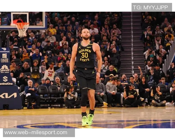 库里38分2板全力以赴上脚进口鞋是否暗示新目标 库里38分2板全力以赴上脚进口鞋是否暗示新目标