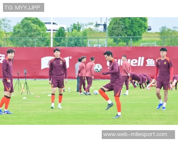 拜合拉木启程新疆飞往深圳随后直奔肇庆加入U22国足集训