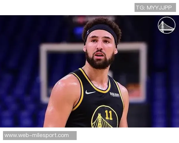 克莱女友晒拉布布穿球衣秀恩爱引发网友热议与羡慕