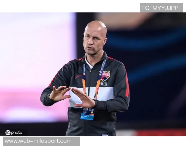 小克鲁伊夫正式担任阿贾克斯俱乐部技术总监开启新篇章 小克鲁伊夫正式担任阿贾克斯俱乐部技术总监开启新篇章